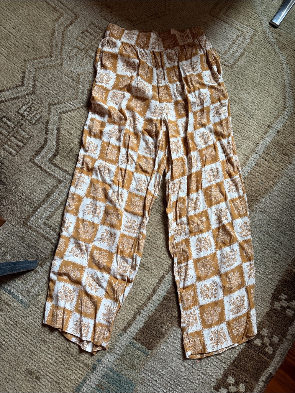 Women’s  Relaxed Printed Lounge Pants - Tan & White